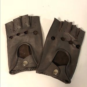 Sporty chocolate leather driving gloves!